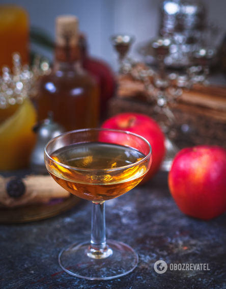 Apple liqueur with vanilla: how to prepare a delicious drink for winter