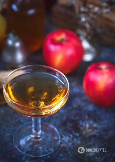 Apple liqueur with vanilla: how to prepare a delicious drink for winter