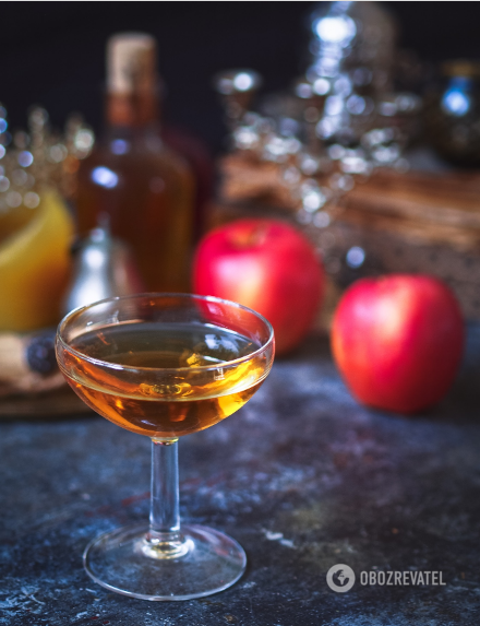 Apple liqueur with vanilla: how to prepare a delicious drink for winter