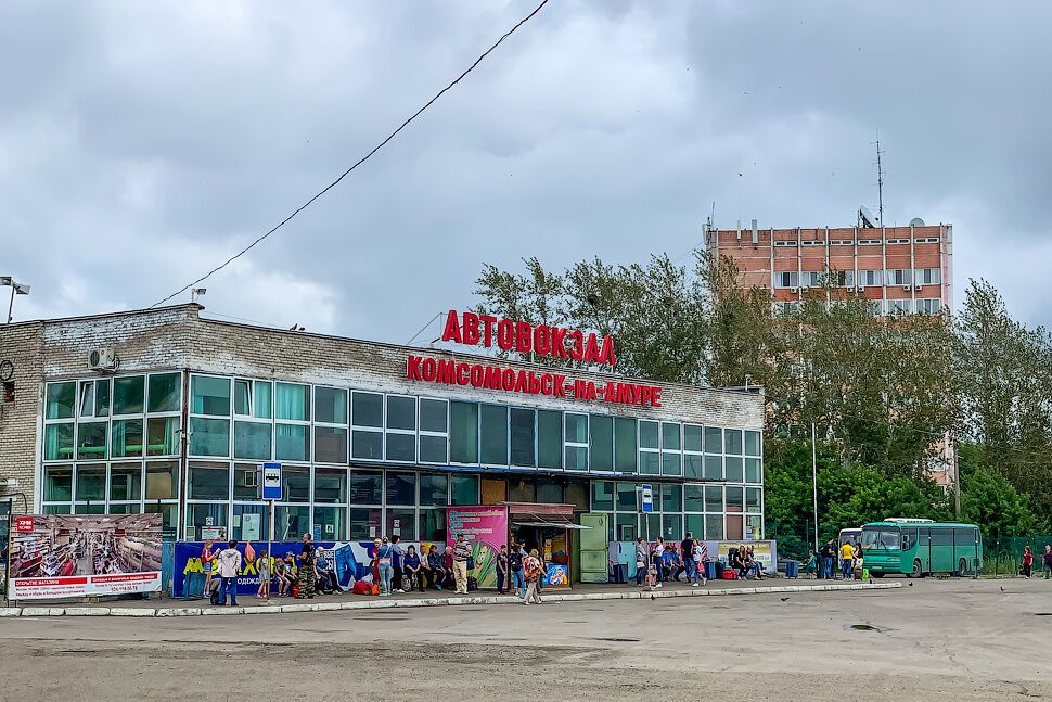 ''Bieda jest dla nas wszystkim'': turysta szczerze ocenił dworzec autobusowy w rosyjskim mieście i nazwał go ''portalem do lat 80-tych''