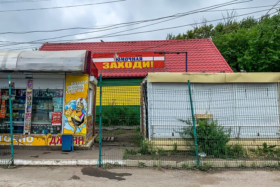 ''Bieda jest dla nas wszystkim'': turysta szczerze ocenił dworzec autobusowy w rosyjskim mieście i nazwał go ''portalem do lat 80-tych''