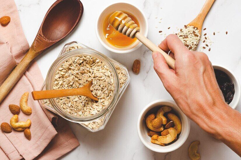 Never cook oatmeal this way: mistakes that make the porridge tasteless are named