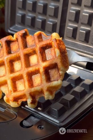 The most delicious breakfast waffles from simple ingredients: how to make