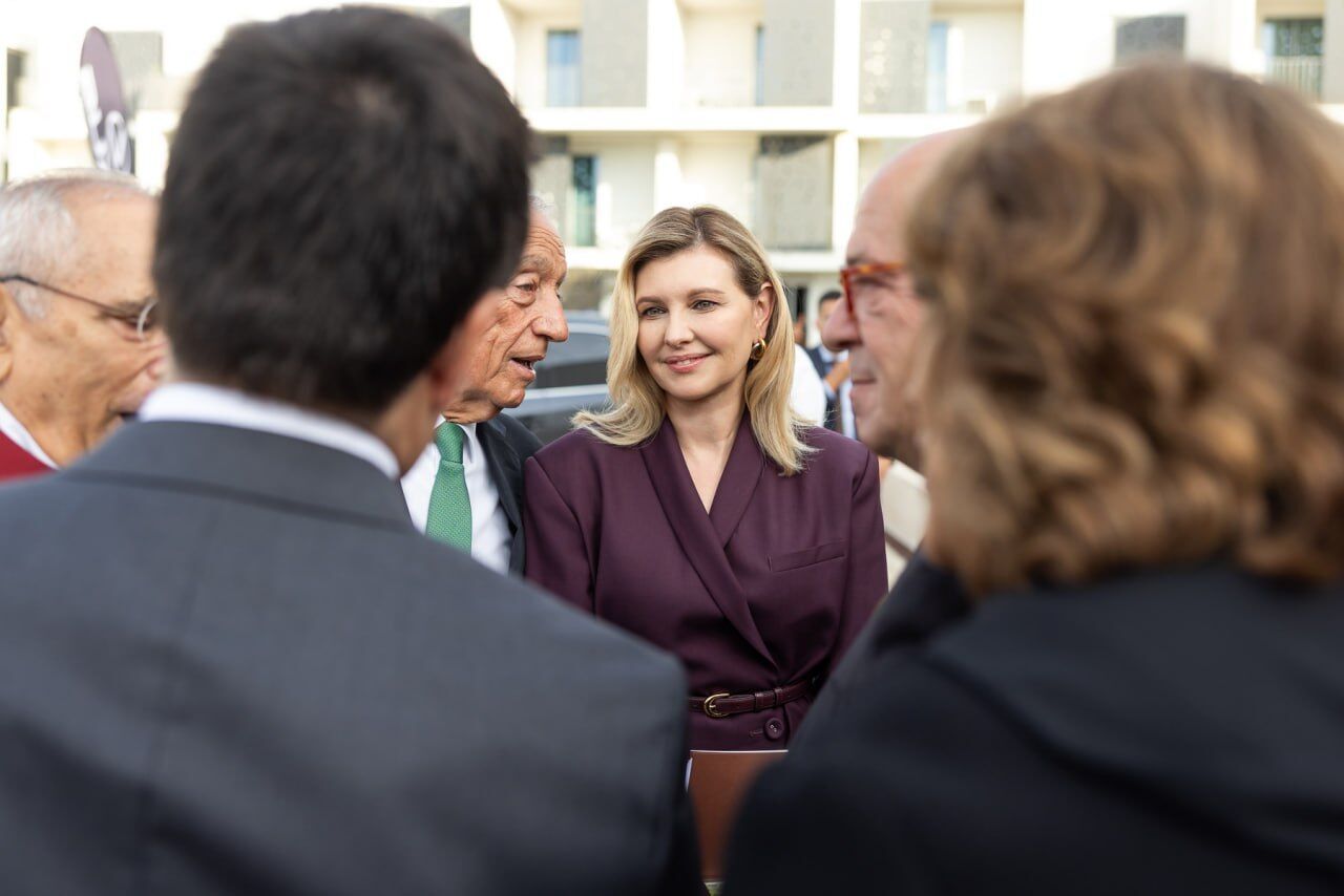 Zelenska repeated her elegant look in Portugal: what one of the first lady's favorite costumes looks like