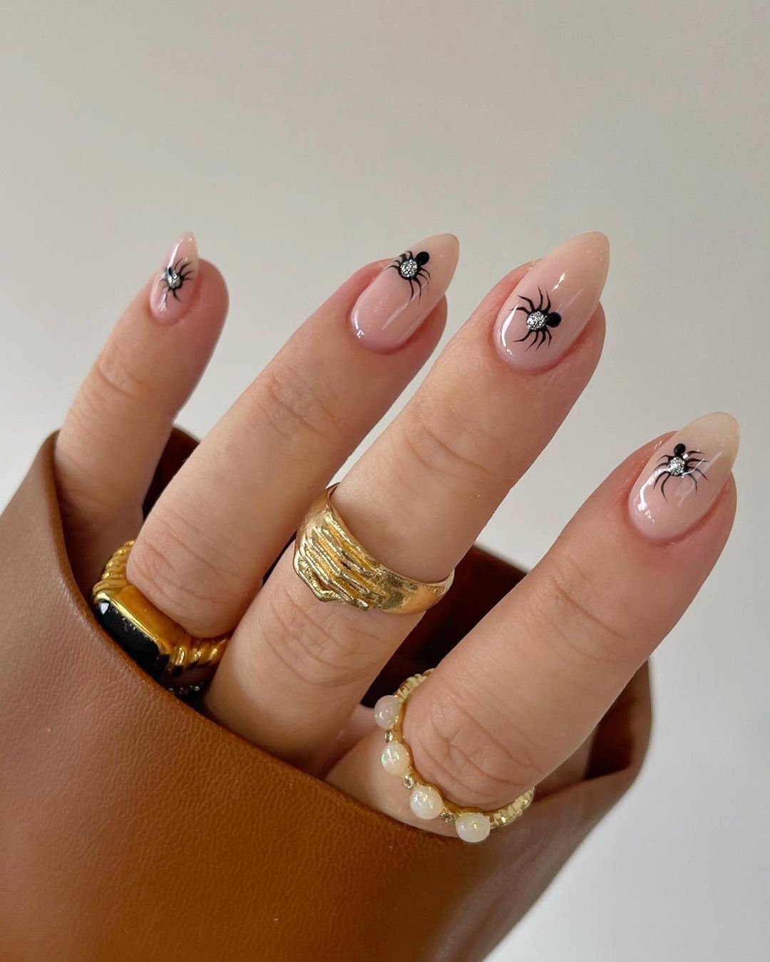 From a witch woman to a mummy and a cowboy skeleton. 10 super stylish Halloween manicure ideas