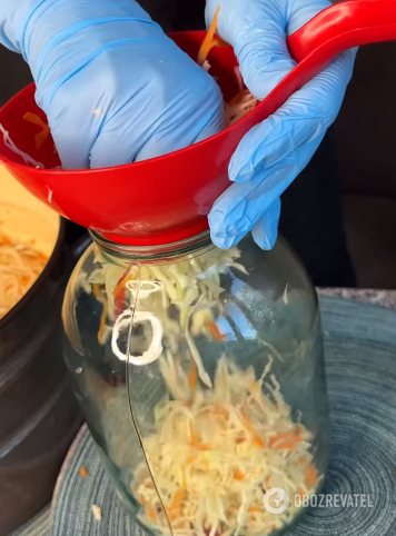 Sauerkraut in a day: how to prepare the most popular vegetable appetizer of the fall quickly