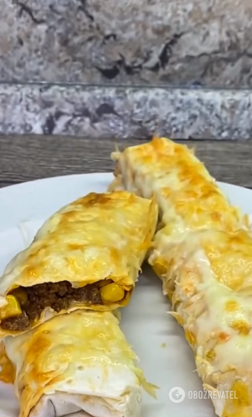 Juicy pita bread with meat and cheese: it takes a maximum of 20 minutes to prepare