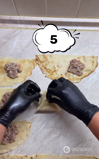 How to properly wrap the filling in a pancake so that it does not fall out: a simple method