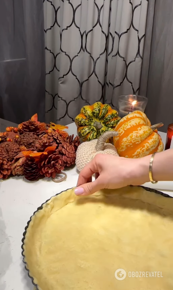 What an interesting dessert to make for Halloween: a recipe for a ''spooky'' pie