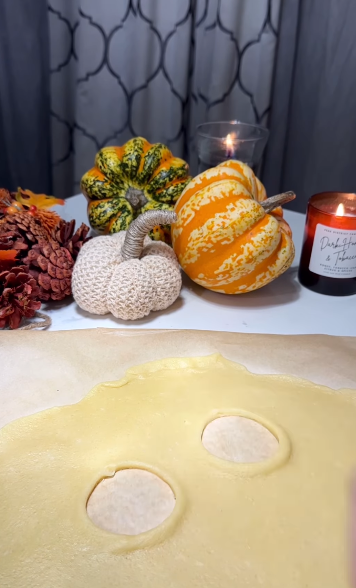 What an interesting dessert to make for Halloween: a recipe for a ''spooky'' pie