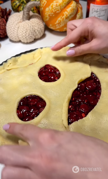 What an interesting dessert to make for Halloween: a recipe for a ''spooky'' pie