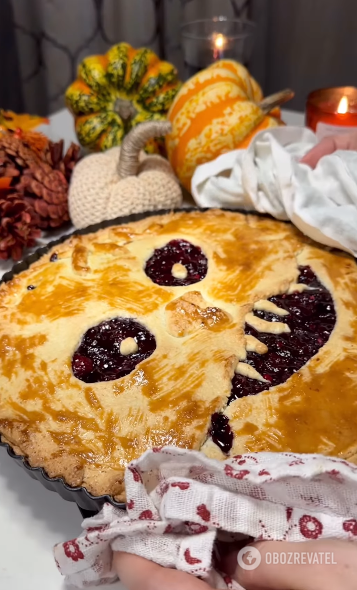 What an interesting dessert to make for Halloween: a recipe for a ''spooky'' pie