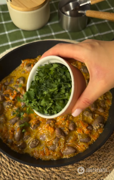 Braised chicken hearts in sour cream: perfect for porridge, potatoes and any side dish