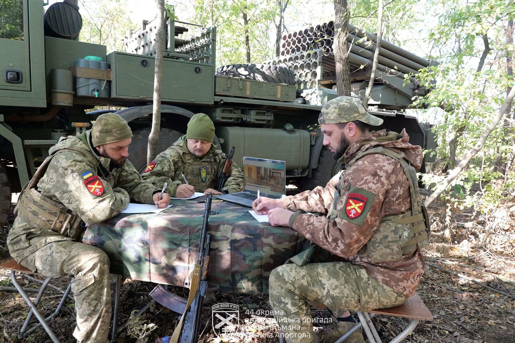 ''Cultural Diplomacy'': the Armed Forces of Ukraine showed how Ukrainian soldiers wrote the radio dictation of national unity in Sudzha. Photo