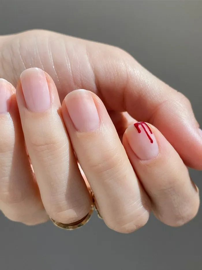 Niestandardowy manicure na Halloween: 10 modnych pomysłów, które pozostaną aktualne po wakacjach