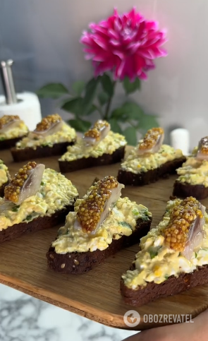 Herring canapés: how to make a simple dish truly festive