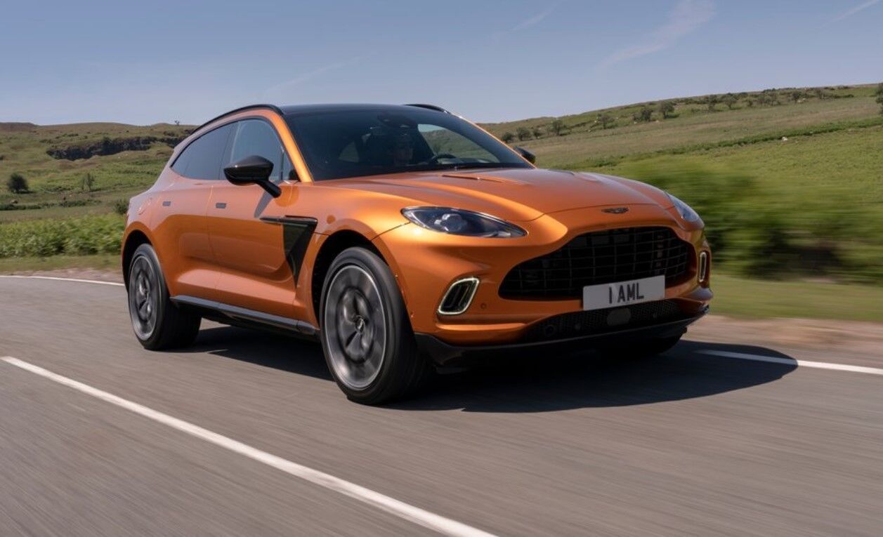 Aston Martin DBX.