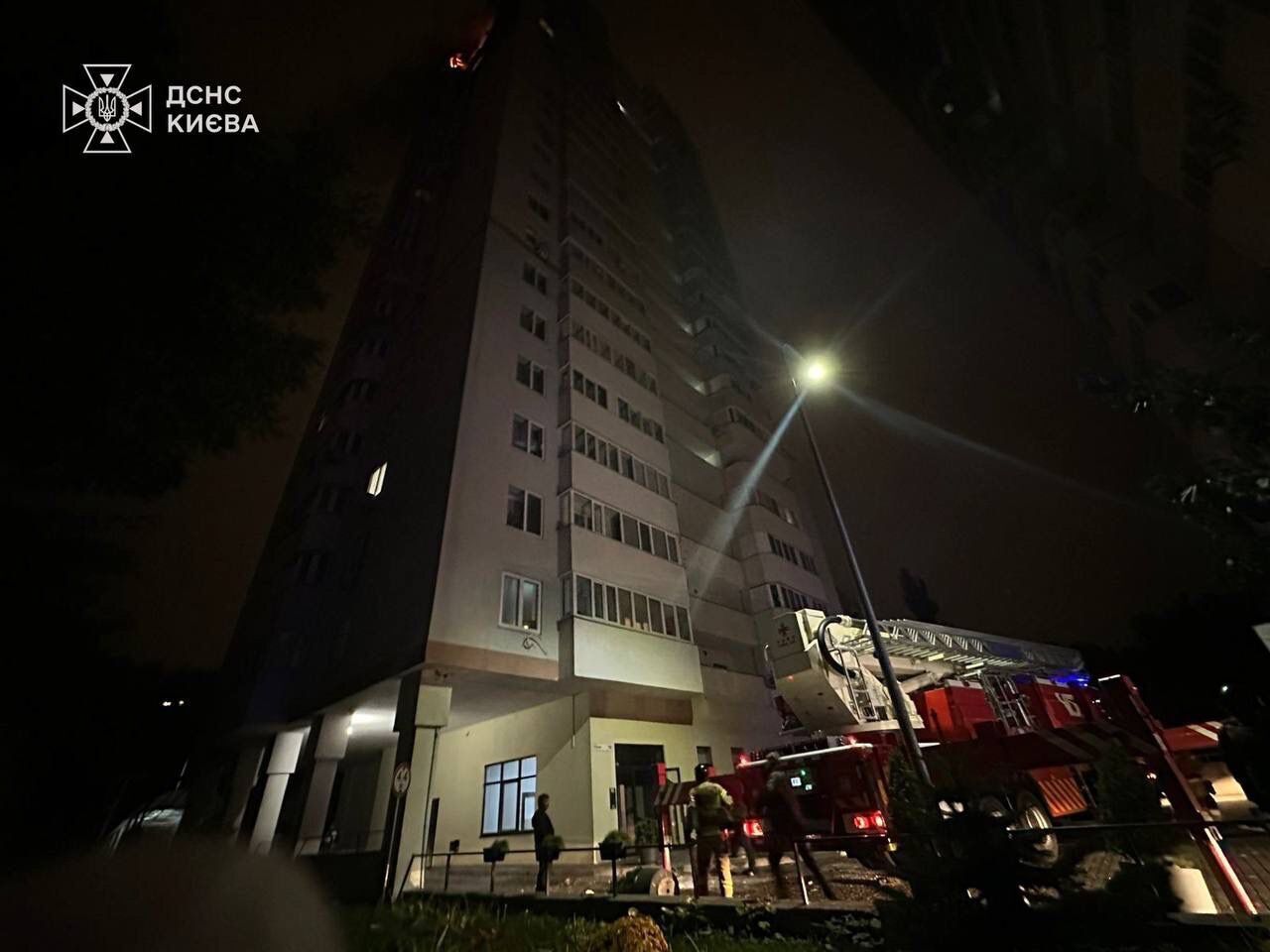 Russian drone hits high-rise building in Kyiv: apartments damaged, young girl killed, there are injured. Photo and video