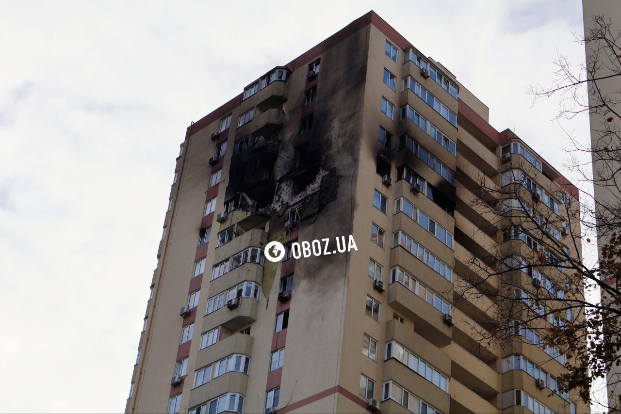 A huge hole instead of a window and terrifying traces of fire: consequences of the Russian drone attack on a residential building in Kyiv. Photo and video