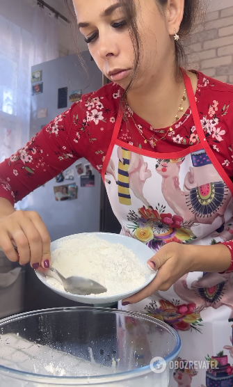 Homemade yeast roll with poppy seed filling: tastier than store-bought pastries