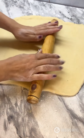 Homemade yeast roll with poppy seed filling: tastier than store-bought pastries