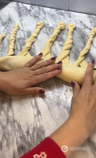 Homemade yeast roll with poppy seed filling: tastier than store-bought pastries