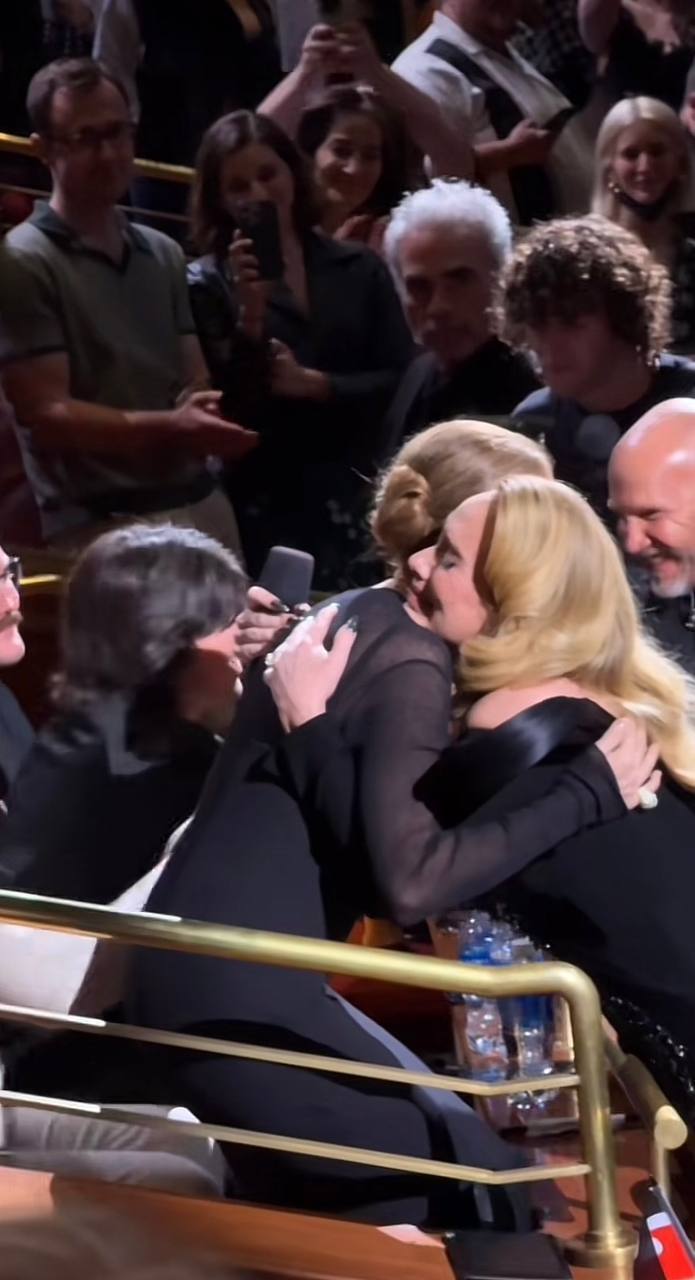 Adele burst into tears because of Celine Dion at her concert: the seriously ill singer could not hold back her tears either. Video