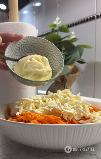 An elementary salad with crab sticks in 5 minutes: seasoned with mayonnaise