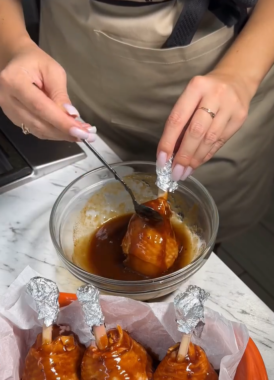 Crispy and golden chicken drumsticks in the oven: the secret is in the delicious sauce