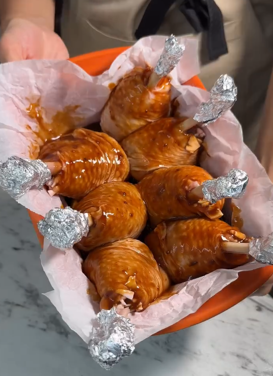 Crispy and golden chicken drumsticks in the oven: the secret is in the delicious sauce