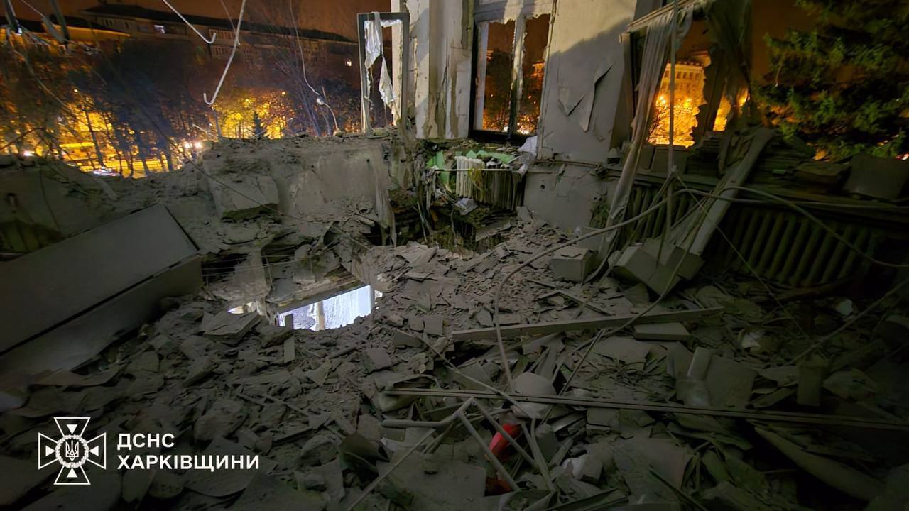 Russians have dropped MRLS on the center of Kharkiv: a historic building has been destroyed and there are victims. Photos and video