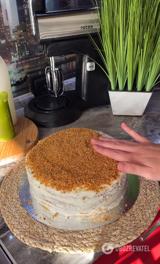 The simplest Honey cake without rolling out cakes: how to make the cult dessert of generations in a simple way