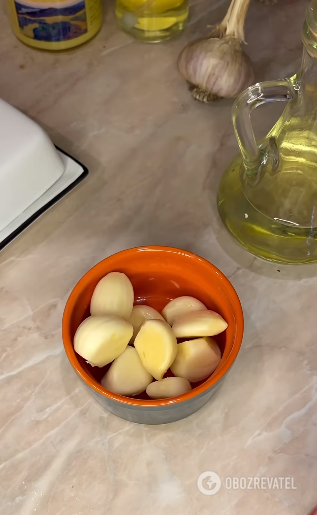 Homemade garlic butter instead of store-bought spreads: the taste of the snack will pleasantly surprise you