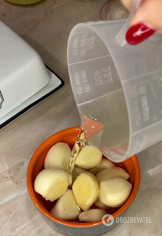 Homemade garlic butter instead of store-bought spreads: the taste of the snack will pleasantly surprise you