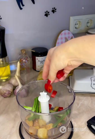 Homemade garlic butter instead of store-bought spreads: the taste of the snack will pleasantly surprise you