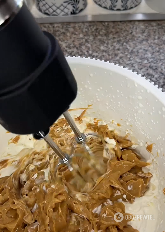 Elementary cake without an oven: fry the cakes directly in the pan