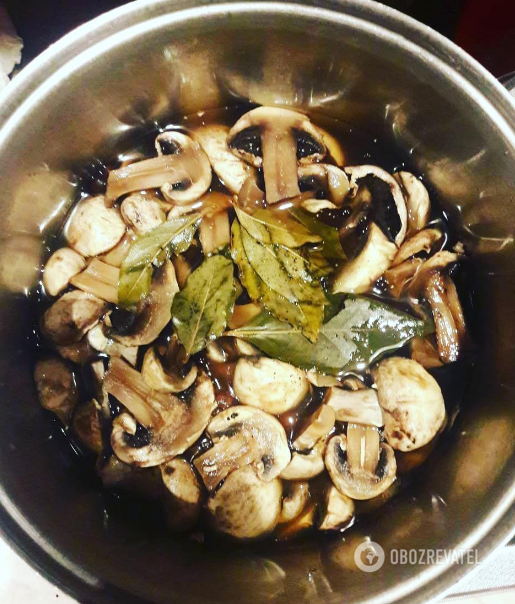 How to cook pickled mushrooms in a slow cooker: the easiest and fastest way