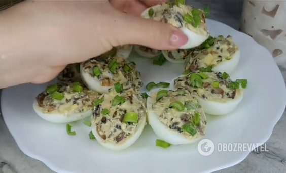 What to cook stuffed eggs with