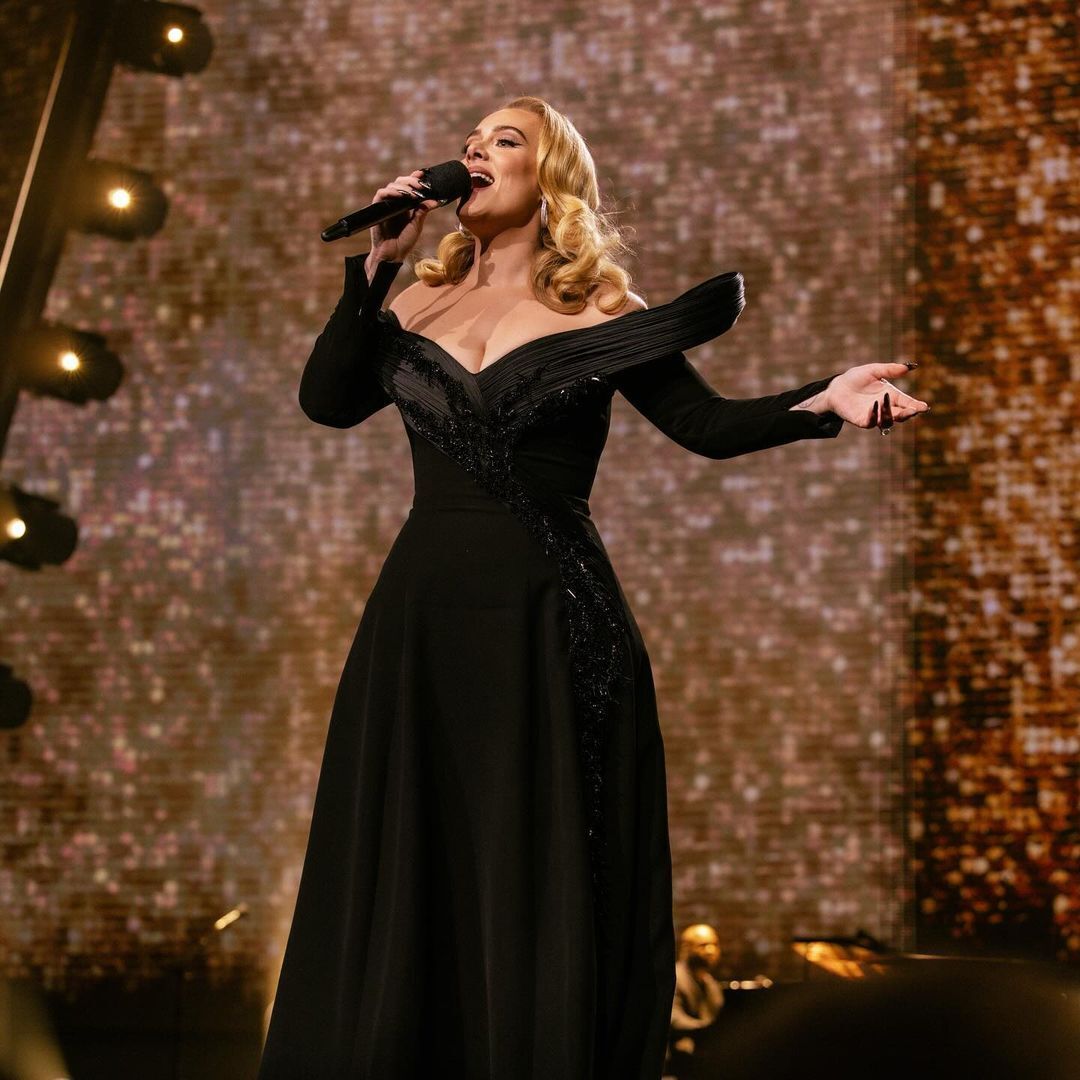 Adele explains why she burst into tears in front of Celine Dion at a concert: I keep her photo next to the stage