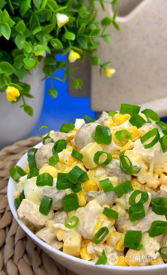 Festive salad with mushrooms, chicken and corn: how to prepare a delicious dish