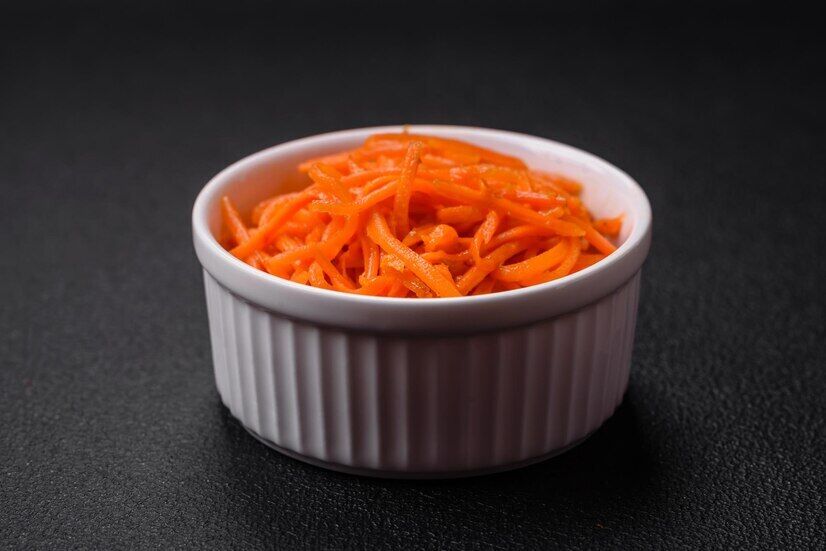 Spicy Korean-style carrots with garlic: you can eat in 3-4 hours