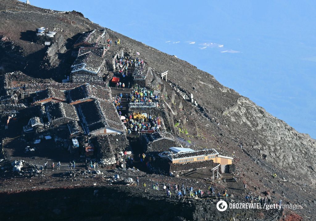 Japan's highest mountain is without snow for the first time in 130 years: what's happening on Mount Fuji