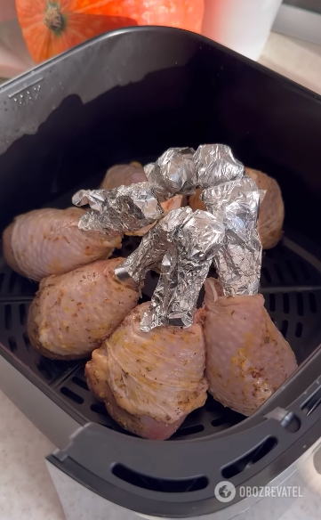 The easiest recipe for chicken drumsticks for dinner: turn out very crispy and juicy