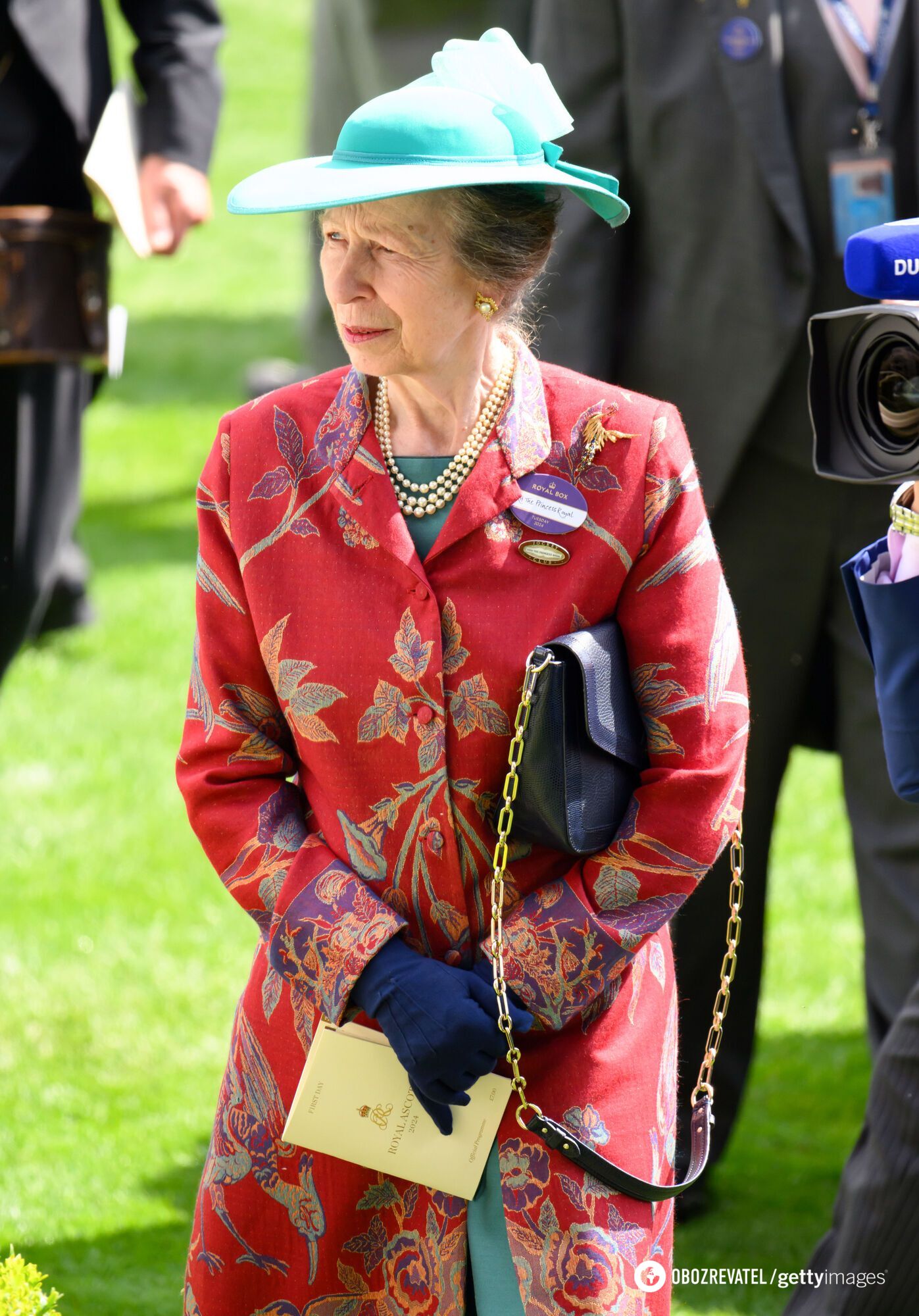 It has been an anti-trend for many years: Princess Anne showed how to wear a colorful coat when nude reigns supreme. Photo