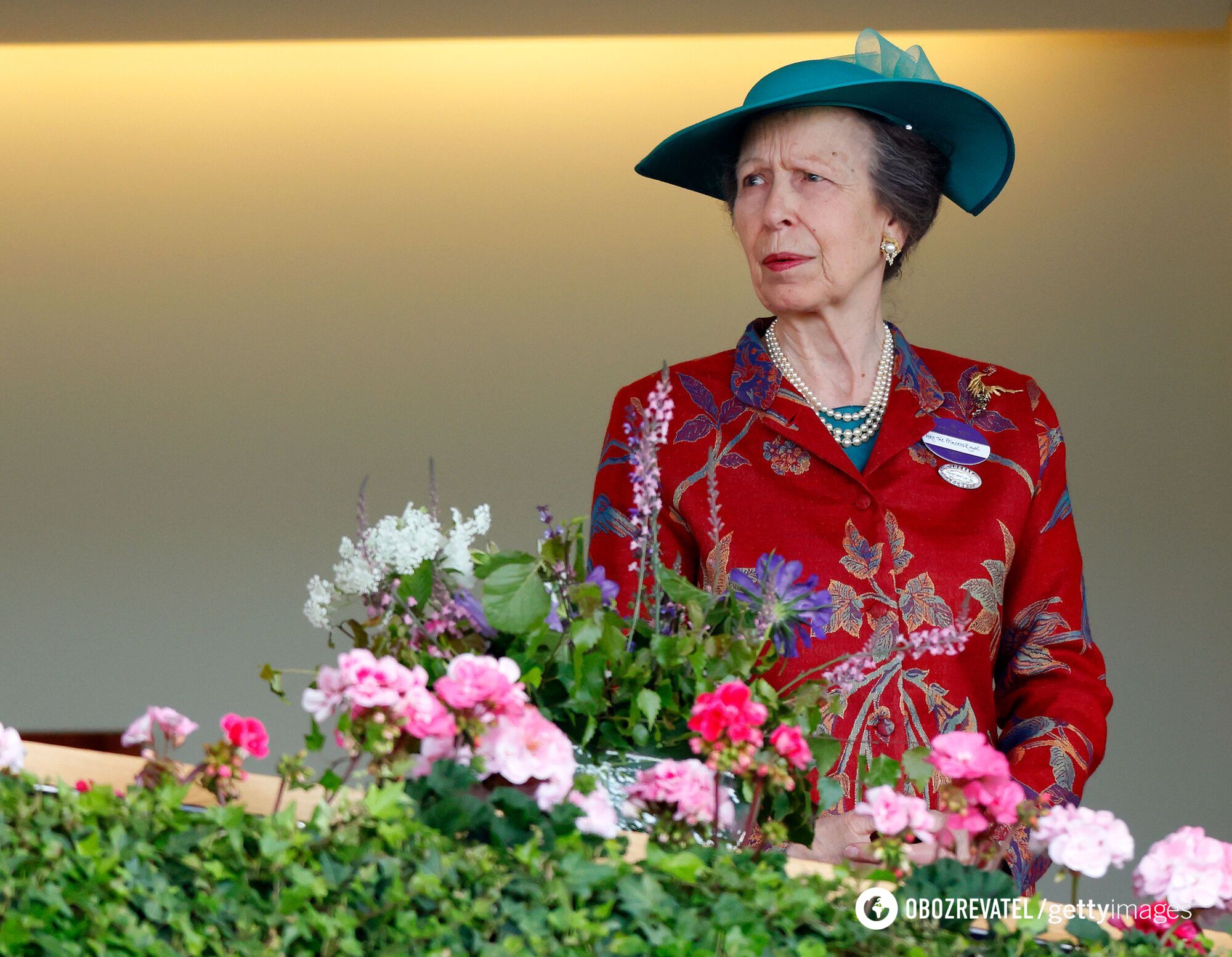 It has been an anti-trend for many years: Princess Anne showed how to wear a colorful coat when nude reigns supreme. Photo