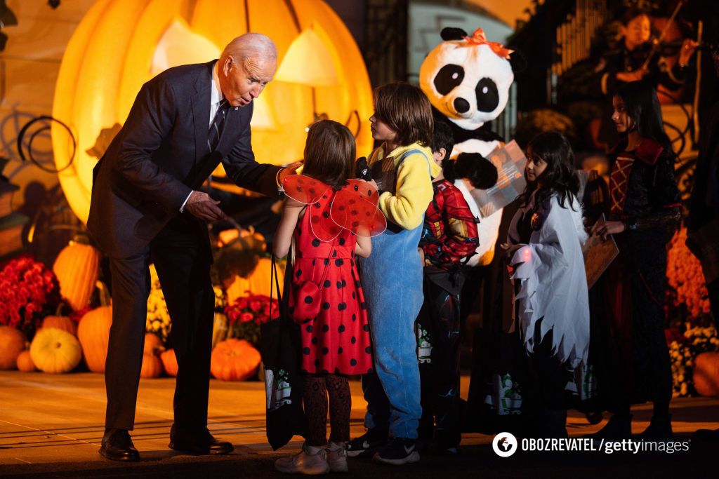 The First Lady of the United States appeared in a panda costume: a traditional Halloween party was held in front of the White House. Photo