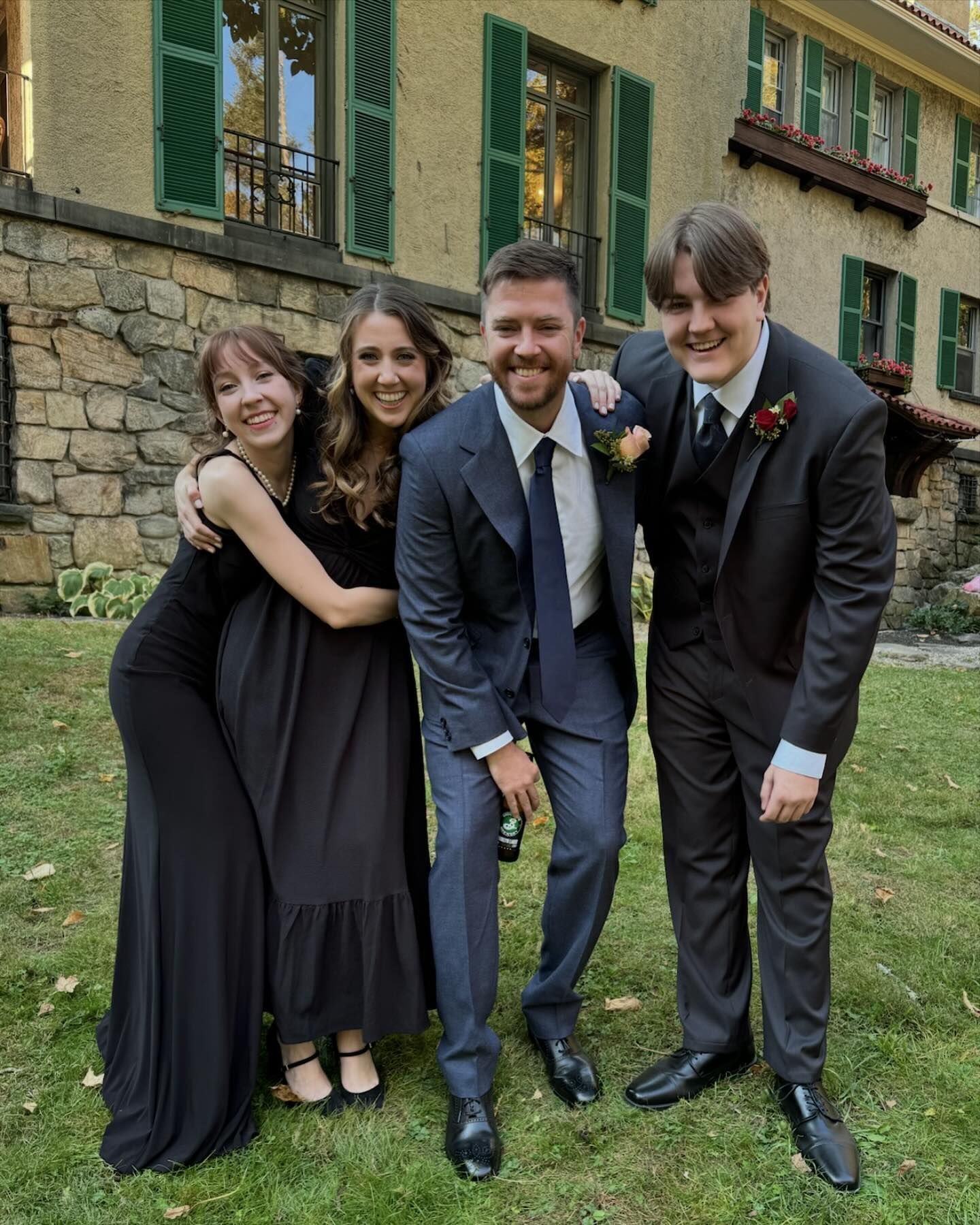 Guests fell off their chairs laughing: the groom's sister read out a letter he wrote to his future wife at the age of 9 at the wedding