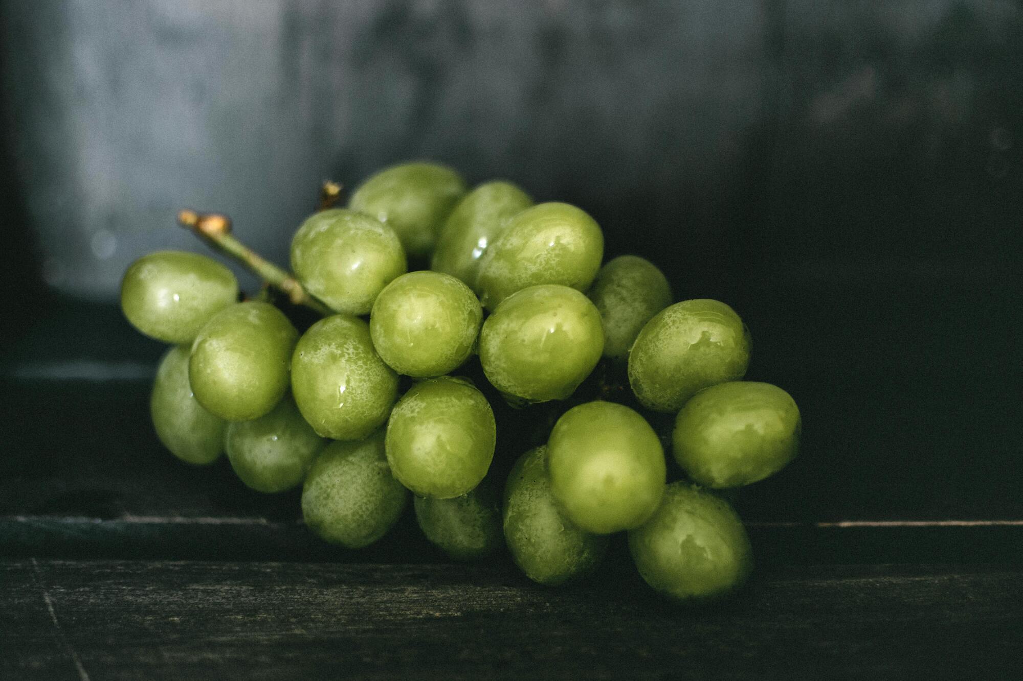 How to store grapes properly to keep them fresh for more than 3 weeks: effective tips