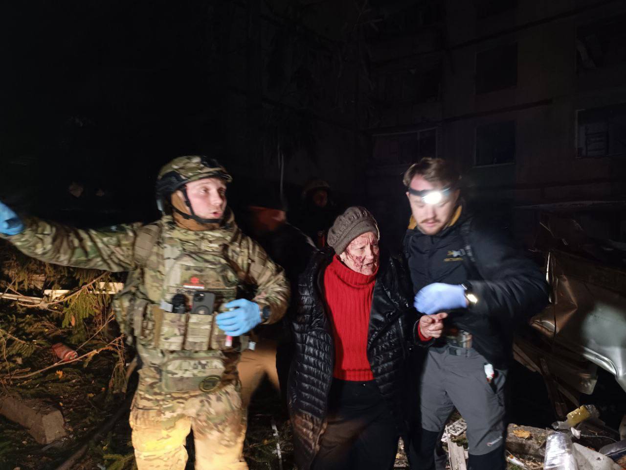 Russians destroyed a multi-storey building in Kharkiv with a KAB guided bomb: three people were killed and dozens injured. Photos and videos