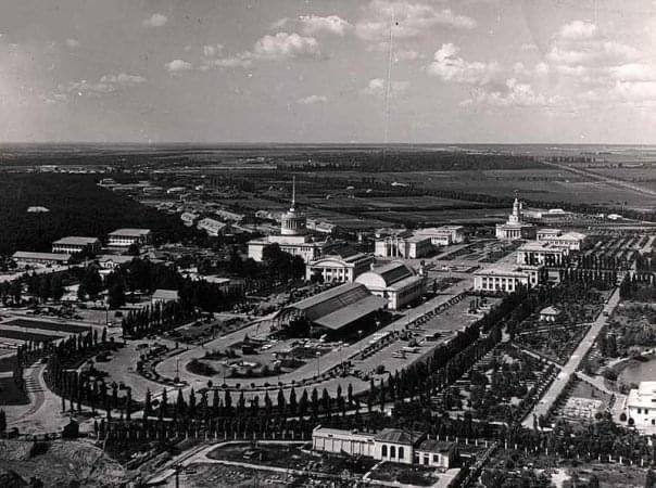 The Internet shows how VDNKh in Kyiv looked like in the 1960s. Archival photos